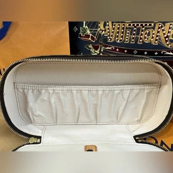 Vintage Louis Vuitton Monogram Toiletry / Make up Bag - Rare - Picture 6 of 16